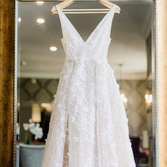 Inbal Dror Wedding Dress - Picture 5 of 6